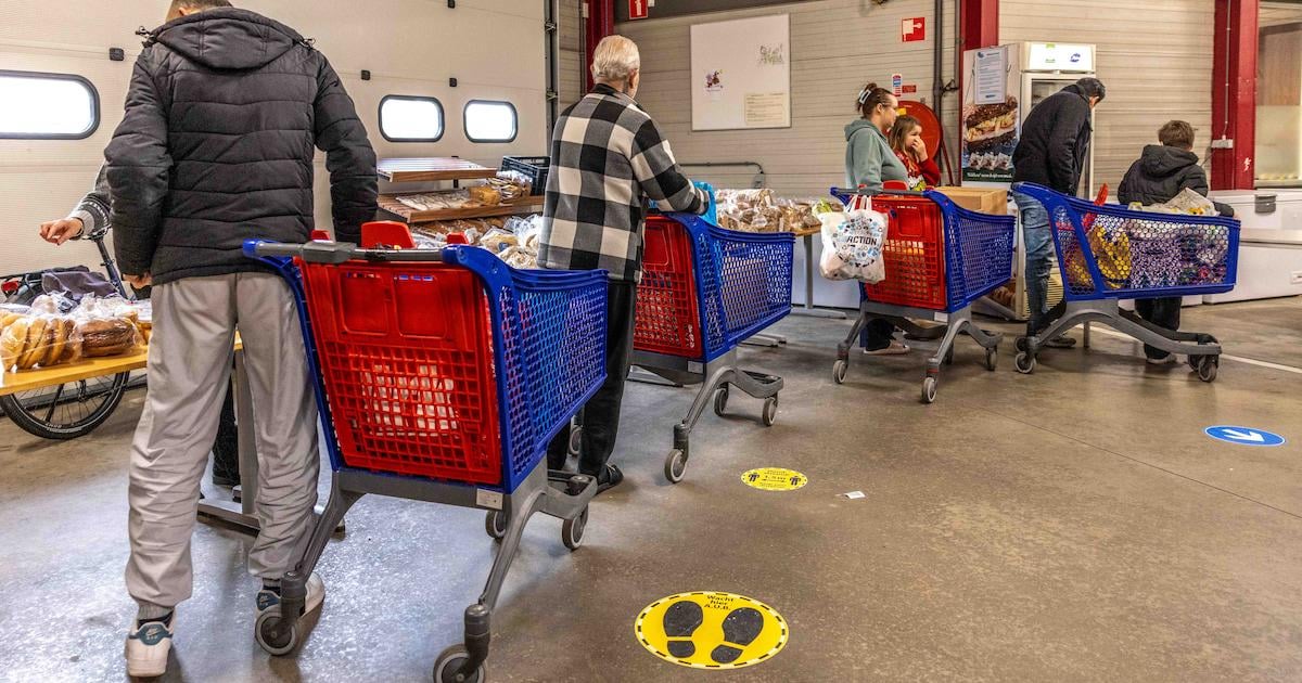 Zzp’ers en AOW’ers melden zich bij voedselbank: ‘Zijn ook mensen met koophuis en auto’