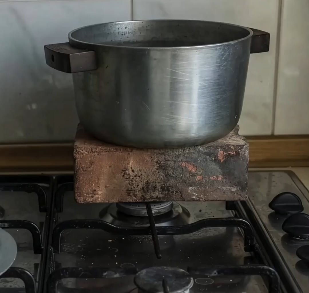 How to survive when your apartment is near freezing. Tips from Kyiv residents for The Repost news