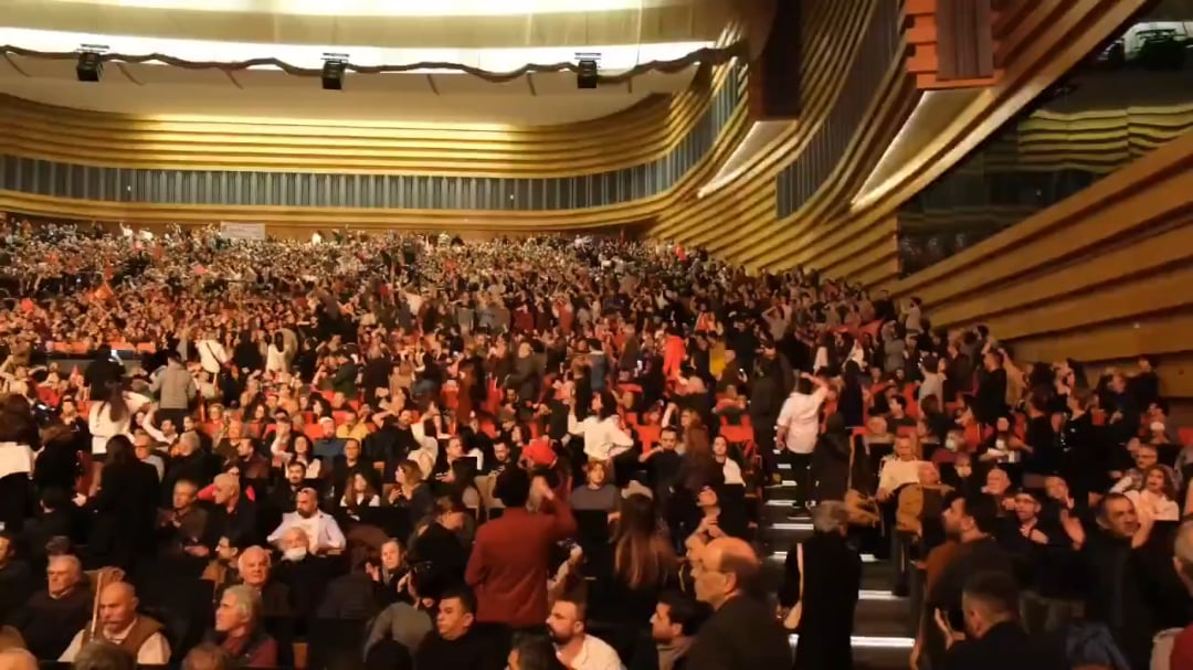 TKP binlerce kişilik bir toplamla haykırdı: Fabrikalar, tarlalar, siyasi iktidar; her şey emeğin olacak!