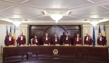 Proiect de modificare a Legii CCR, iniţiat de parlamentari PNL - Boicotarea lucrărilor Curţii Constituţionale nu mai e o opţiune. Absenţele nemotivate, sancţionate financiar. Judecătorii Curţii pot fi revocaţi dacă sunt incompatibili sau dacă absentează