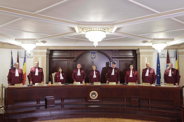 Proiect de modificare a Legii CCR, iniţiat de parlamentari PNL - Boicotarea lucrărilor Curţii Constituţionale nu mai e o opţiune. Absenţele nemotivate, sancţionate financiar. Judecătorii Curţii pot fi revocaţi dacă sunt incompatibili sau dacă absentează