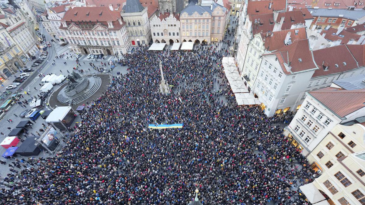 Milion chvilek očekává na odpolední demonstraci v centru Prahy masovou účast