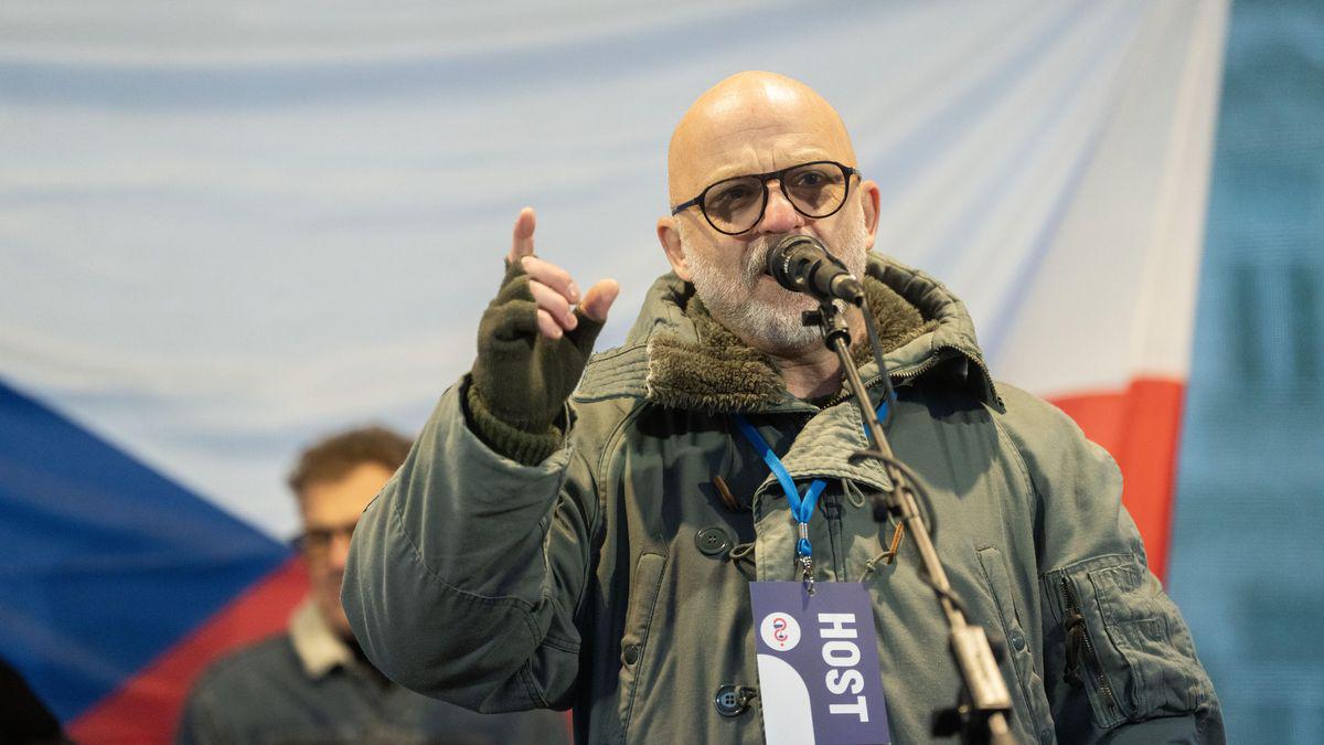 Umělci přijali Klempířovu výzvu, chtějí se ale sejít veřejně - Novinky