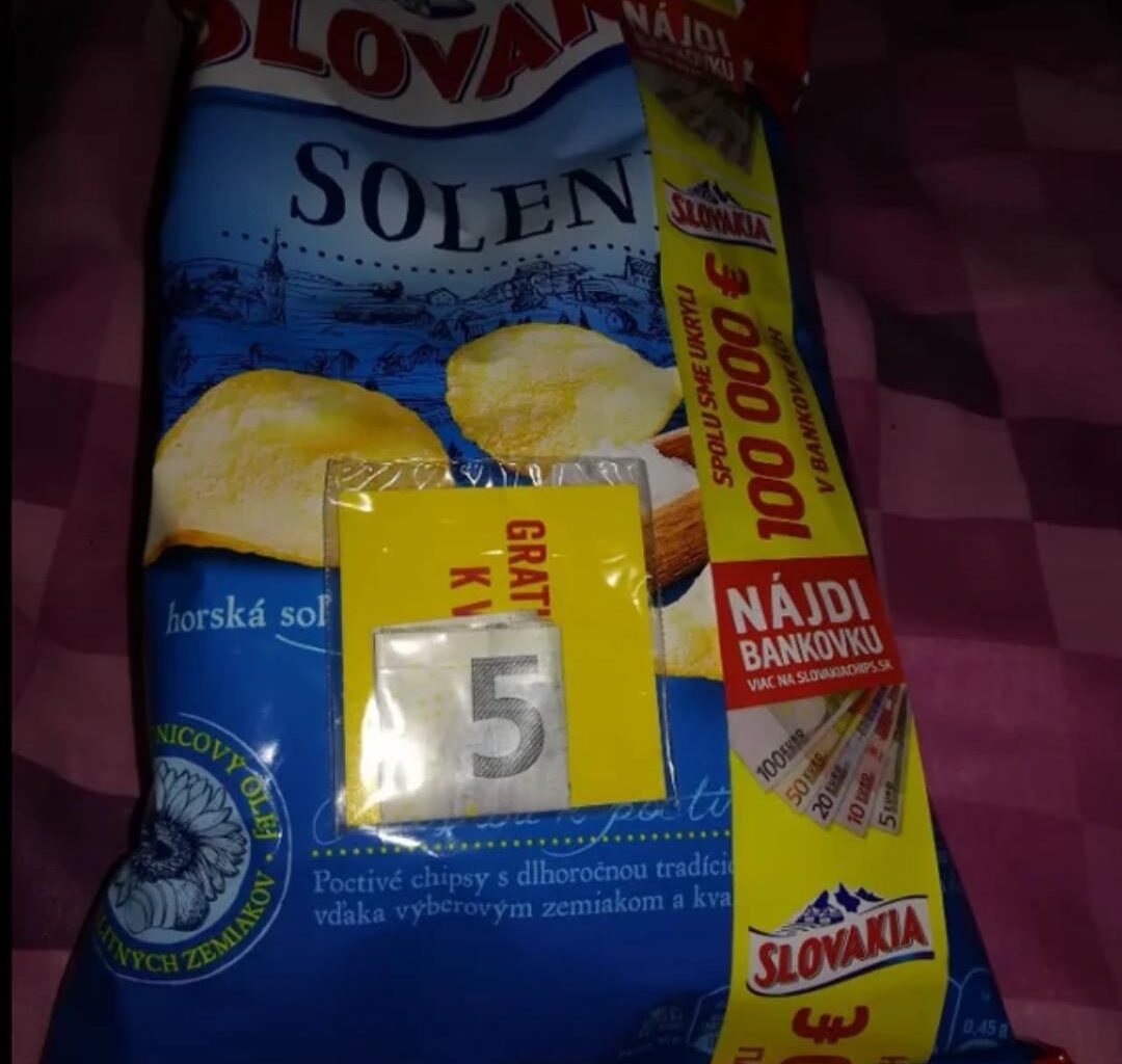 Peníze v brambůrkách