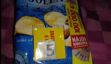 Peníze v brambůrkách