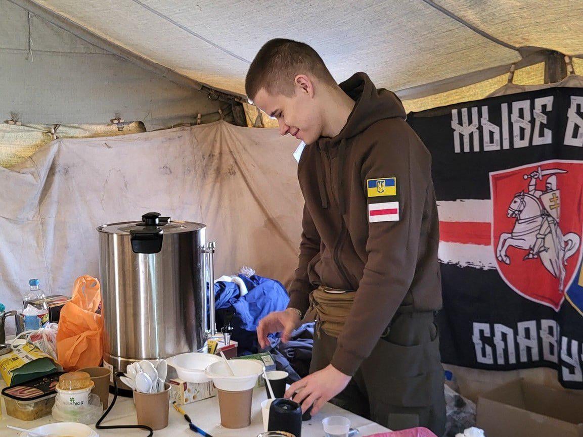 Yesterday he was tortured in Lukashenka's prison. Today he's in Kyiv helping Ukrainians. Aliaksei Kaplich - one of Belarus's youngest former political prisoners, deported by the regime - is now volunteering at a Belarusian aid hub. He is a Sviatlana Tsikhanouskaya's relative.