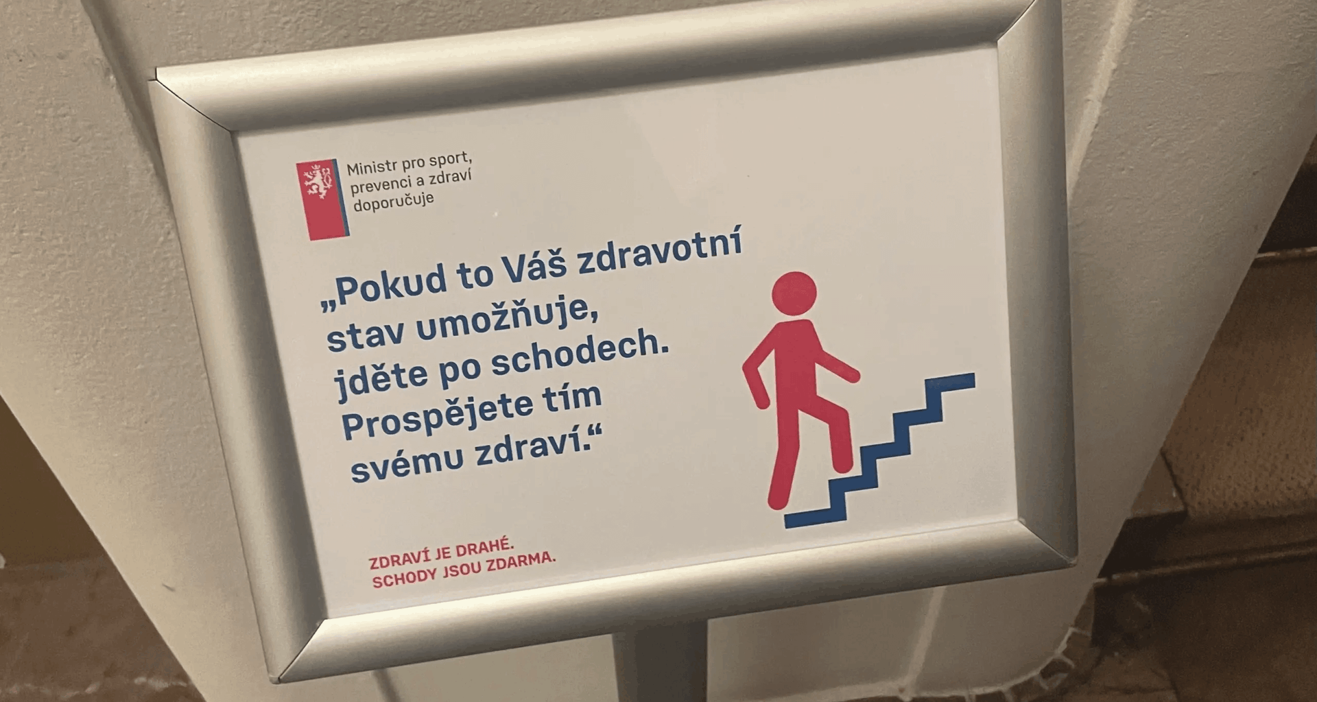 Nová cedulka ve sněmovně