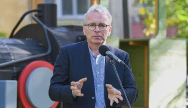 Kovács Gergely: Pokorni sofőrje havi 32 ezerért bérel egy 35 négyzetméteres önkormányzati lakást az Orbánhegyi úton