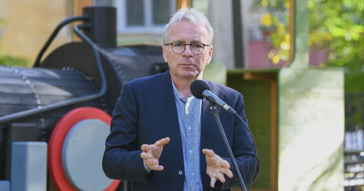 Kovács Gergely: Pokorni sofőrje havi 32 ezerért bérel egy 35 négyzetméteres önkormányzati lakást az Orbánhegyi úton