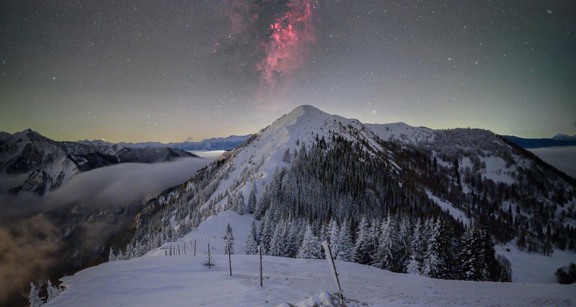 Slatnik (Soriška planina), megla in nočno nebo