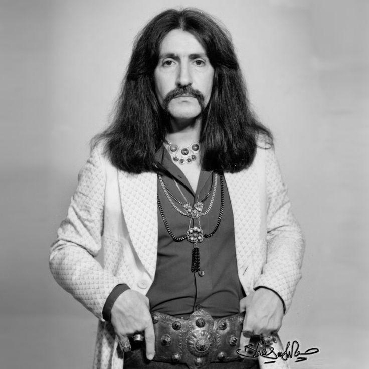 Barış Manço'nun vefatının üzerinden 27 yıl geçti.