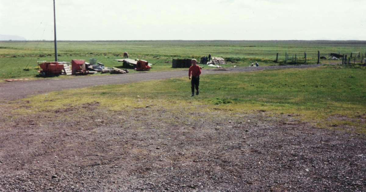 Níu menn saka bóndakonu um gróft ofbeldi