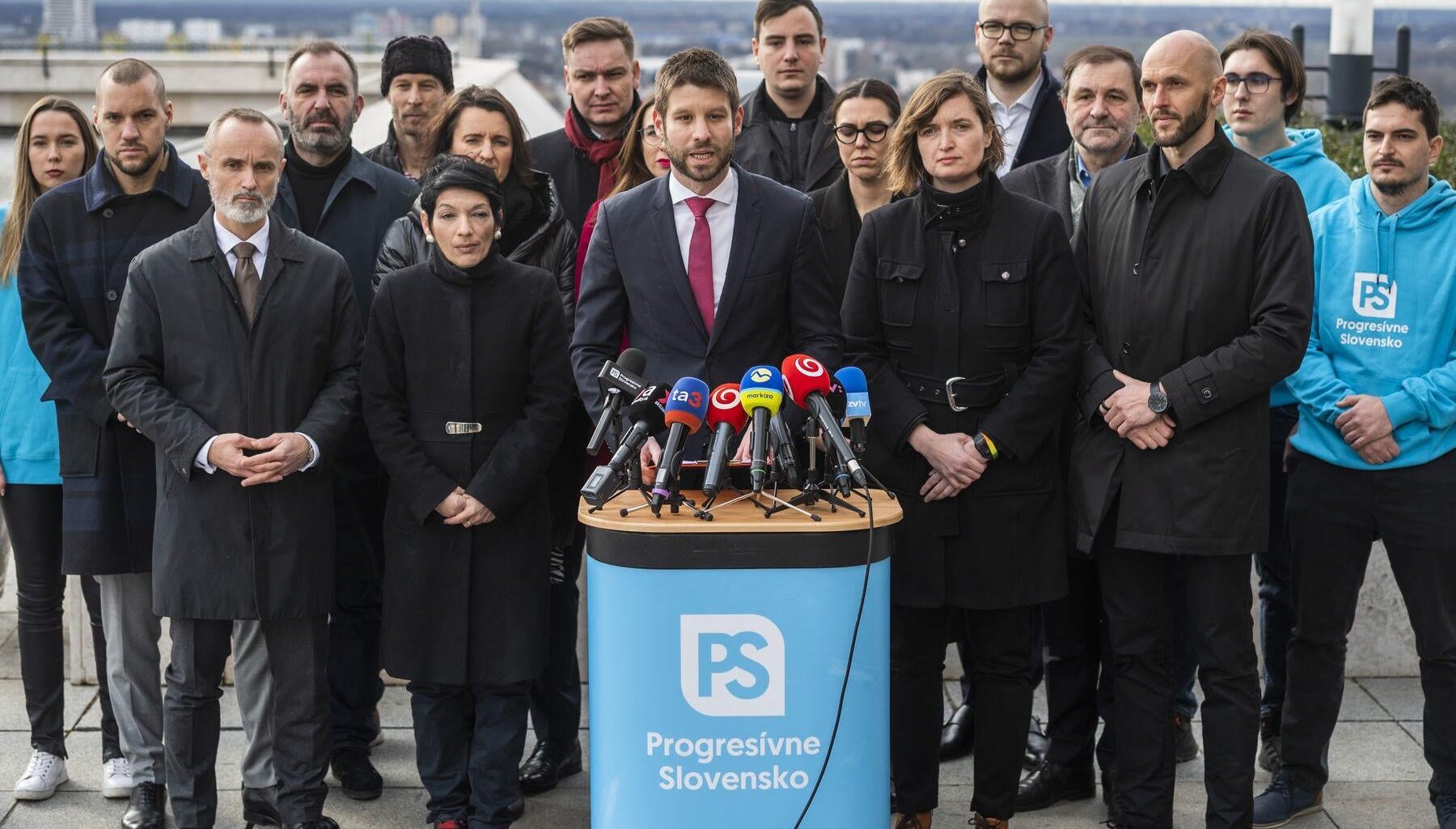 Viete prosím kto robí PSku politický marketing, PR, stratégiu, spindoctoring, perception management, mediálne tréningy a jednoducho komunikáciu ako takú? Diki moc za pomoc :))