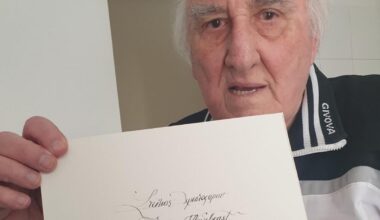 «Η τεχνολογία έσβησε την καλλιγραφία» – Ο Στέλιος Χριστοφόρου, ένας από τους τελευταίους Έλληνες καλλιγράφους στο Newsbeast