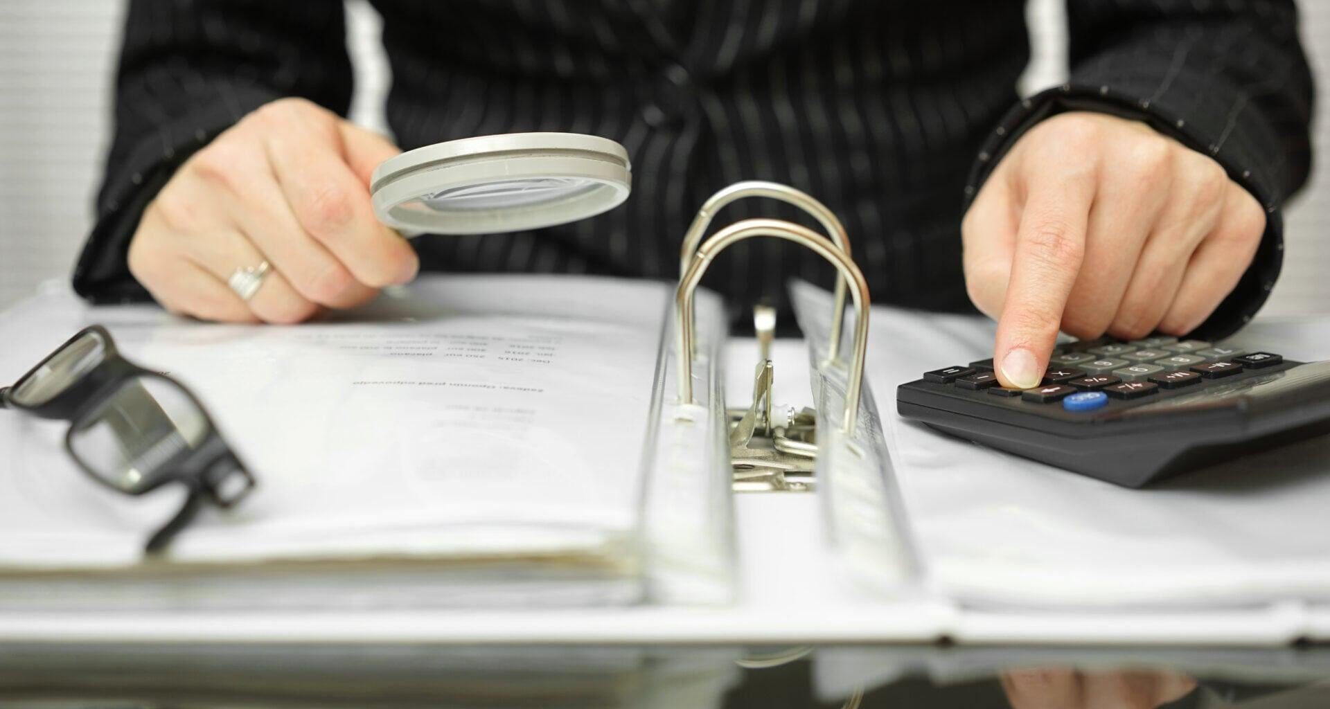 ΑΑΔΕ: Live έλεγχοι τραπεζικών λογαριασμών από τον Ιούνιο – Μόνιμη άρση του τραπεζικού απορρήτου