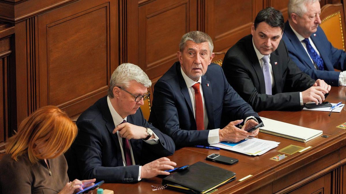 Koukám že Babiš už začal svoji Prcinku stavět do latě :-D