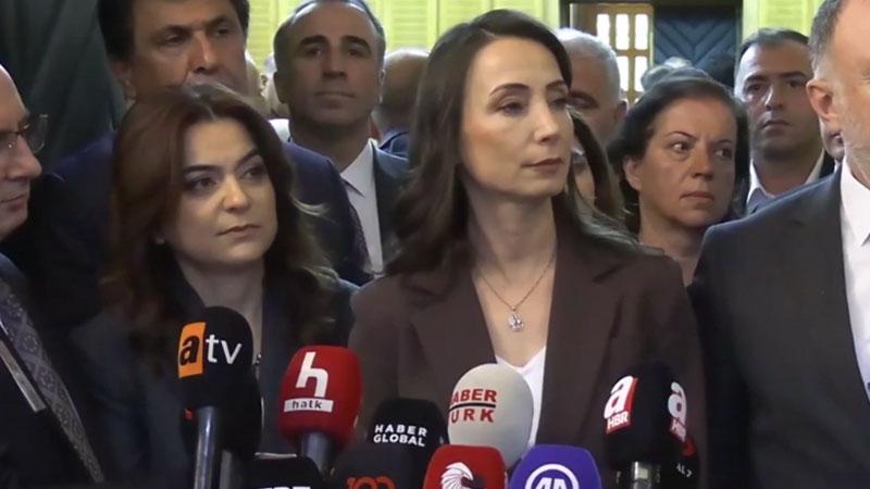 DEM Parti Eş Genel Başkanı Tülay Hatimoğulları: “İmralı’da bir konut yapıldığı bilgisi var. Bu konuta henüz sayın Öcalan taşınmış değil. Sayın Öcalan Türkiye’deki bütün aydın, yazar, gazeteci, akademisyen, siyasetçi, bilim insanı birçok kesimle görüşmek istiyor."