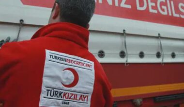 AKP, Kızılay’ın Kamu İhale Kanunu'ndan muaf tutulması, kan bileşenleri bedellerinin SGK üzerinden doğrudan kuruma aktarılması ve afet bölgelerinde bilfiil çalışan Kızılay personeline nakdi tazminat ödenmesi için TBMM’ye kanun teklifi getirdi.
