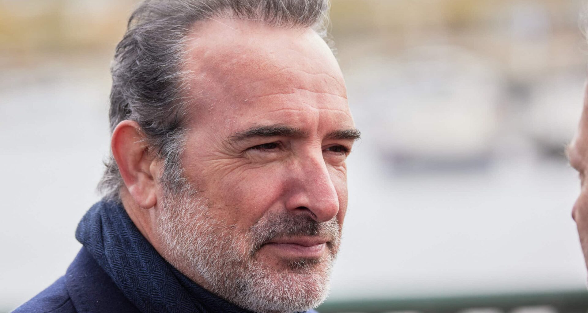Jean Dujardin divorcé, une célèbre chanteuse française lui déclare sa flamme : "Je n'en peux plus de ne penser qu'à vous…"