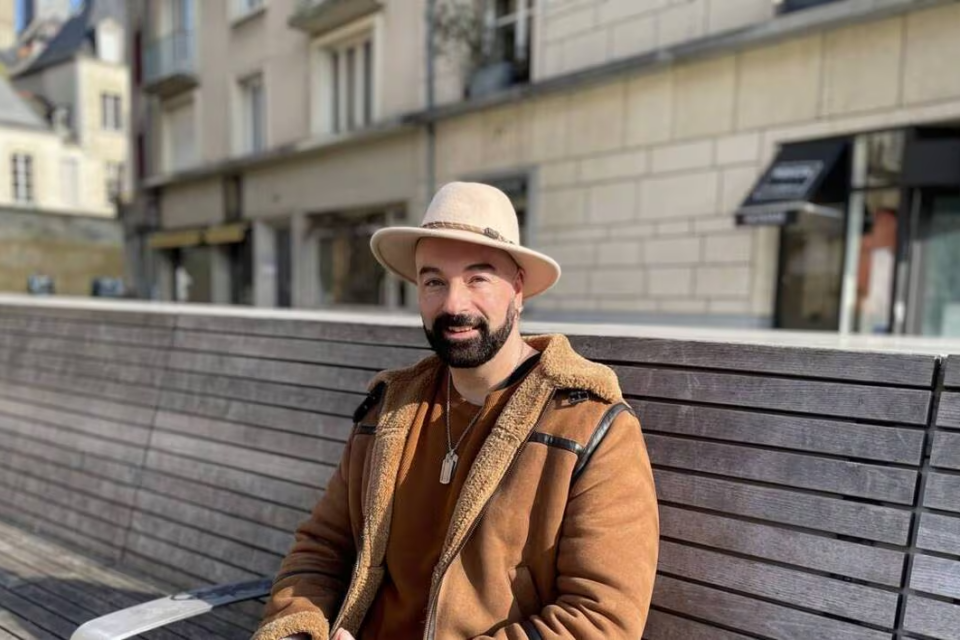 Florent Babillote, 44 ans, vit à Noyal-sur-Vilaine. Les premiers symptômes de la schizophrénie sont apparus à l'âge de 13 ans.