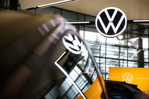Les ventes de VE de Volkswagen augmentent en Europe, mais chutent en Chine