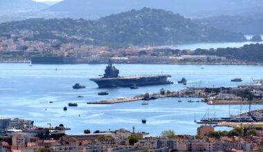 Le porte-avions Charles de Gaulle est rentré à Toulon