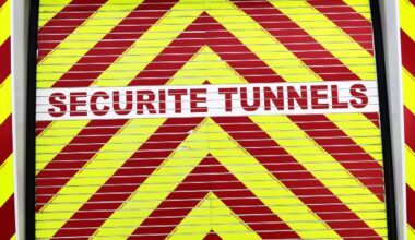 un véhicule en flamme dans ce tunnel, grosse pagaille dans le secteur