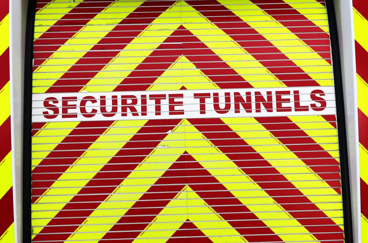 un véhicule en flamme dans ce tunnel, grosse pagaille dans le secteur