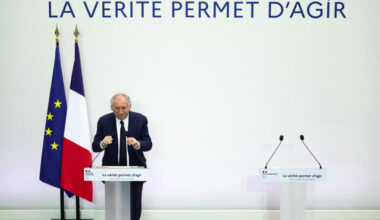François Bayrou appelle à «une prise de conscience» des citoyens