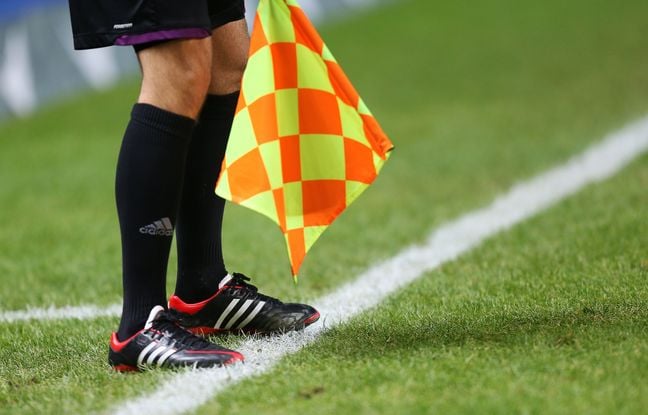 Un arbitre blessé à la tête par un projectile lors d’un match de National