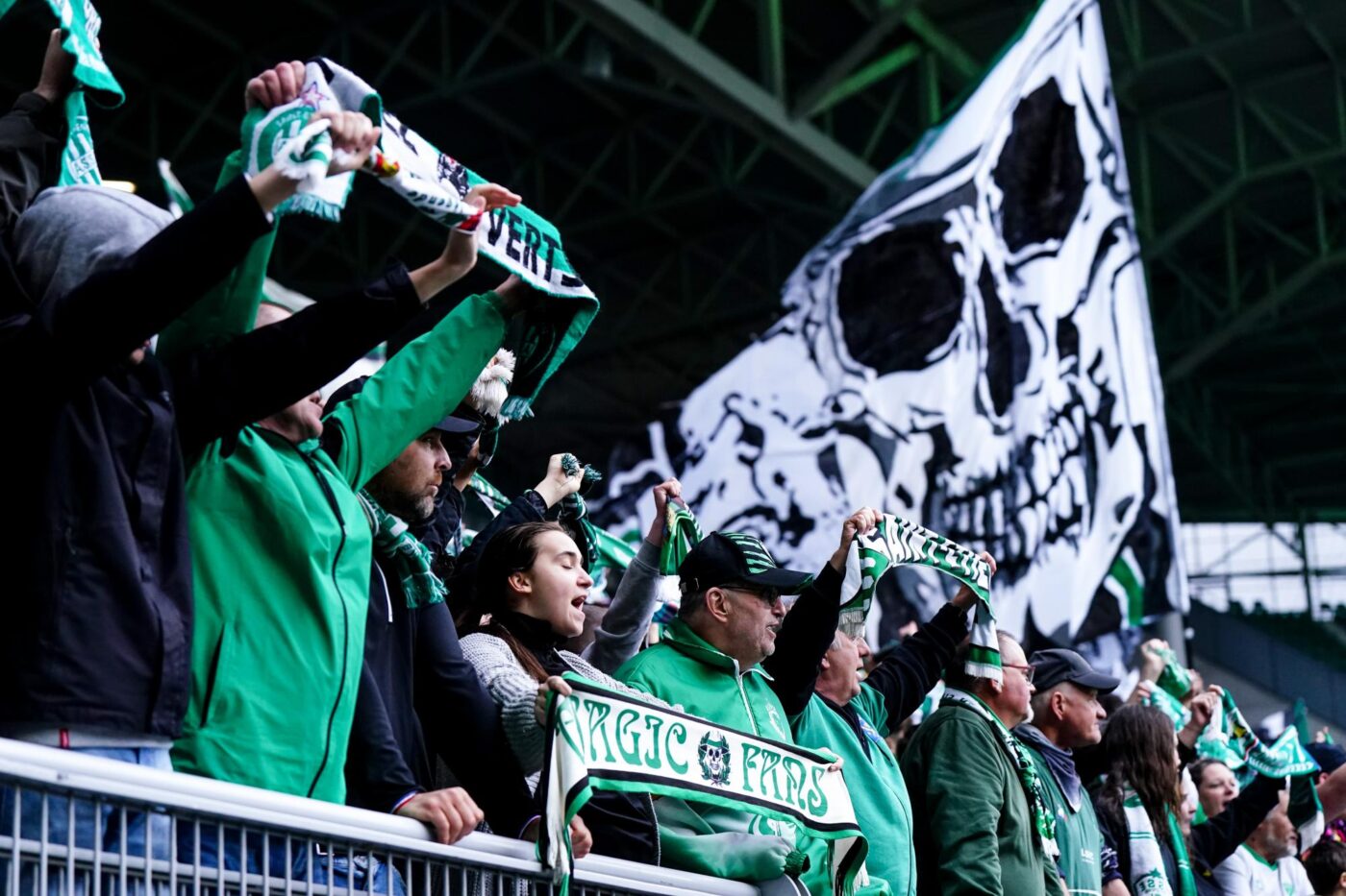 7 000 supporters stéphanois seront présents à l’entraînement des Verts avant le derby - Ligue 1 - J30 - Saint-Étienne-Lyon