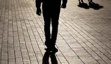 2 hommes blessés au couteau en défendant une femme agressée en pleine nuit