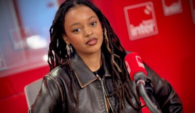 La chanteuse pop Camille Yembe pour la sortie de son futur EP "Plastique"