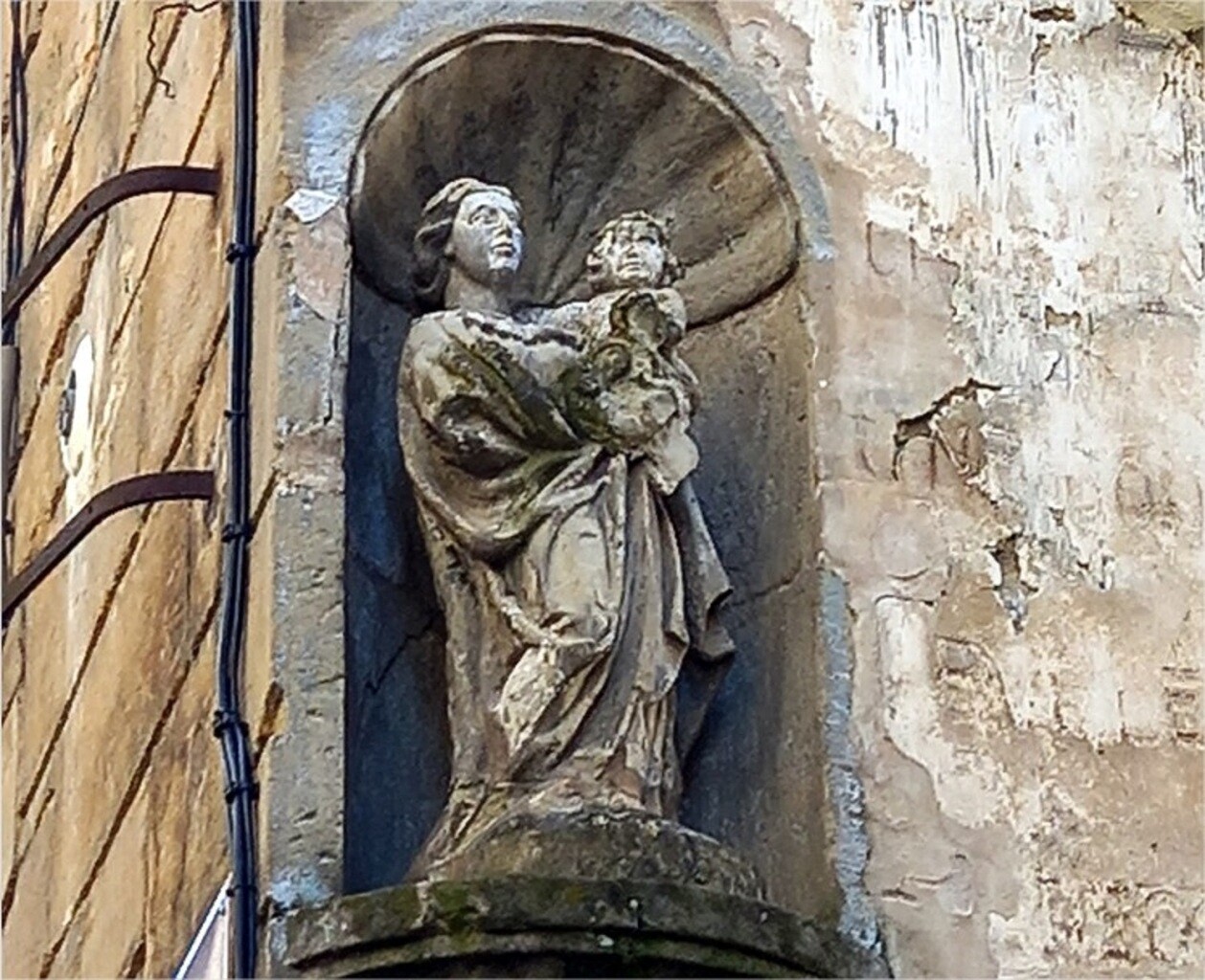 Partez à la découverte du petit patrimoine urbain de Figeac, un livre vient de sortir