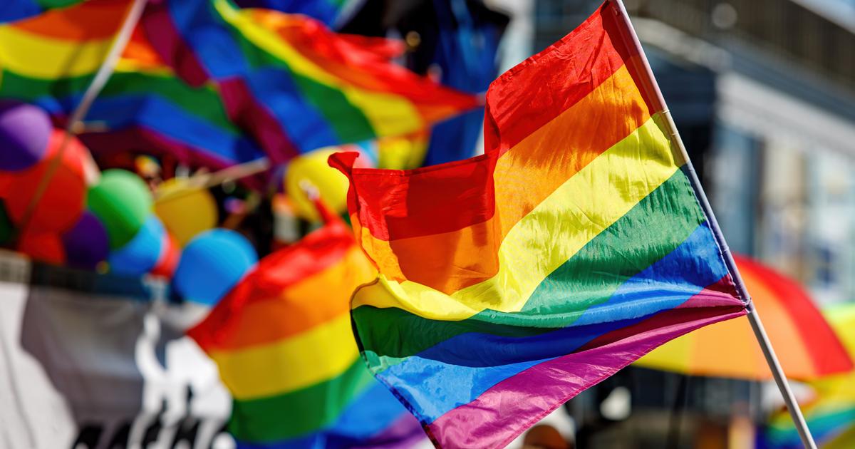 la Cour suprême étudie la question des livres scolaires contenant des sujets LGBT+