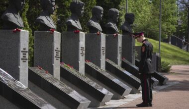 Des vétérans des opérations de nettoyage rendent hommage aux pompiers de Tchernobyl à l'occasion du 39e anniversaire de la catastrophe nucléaire de Tchernobyl,