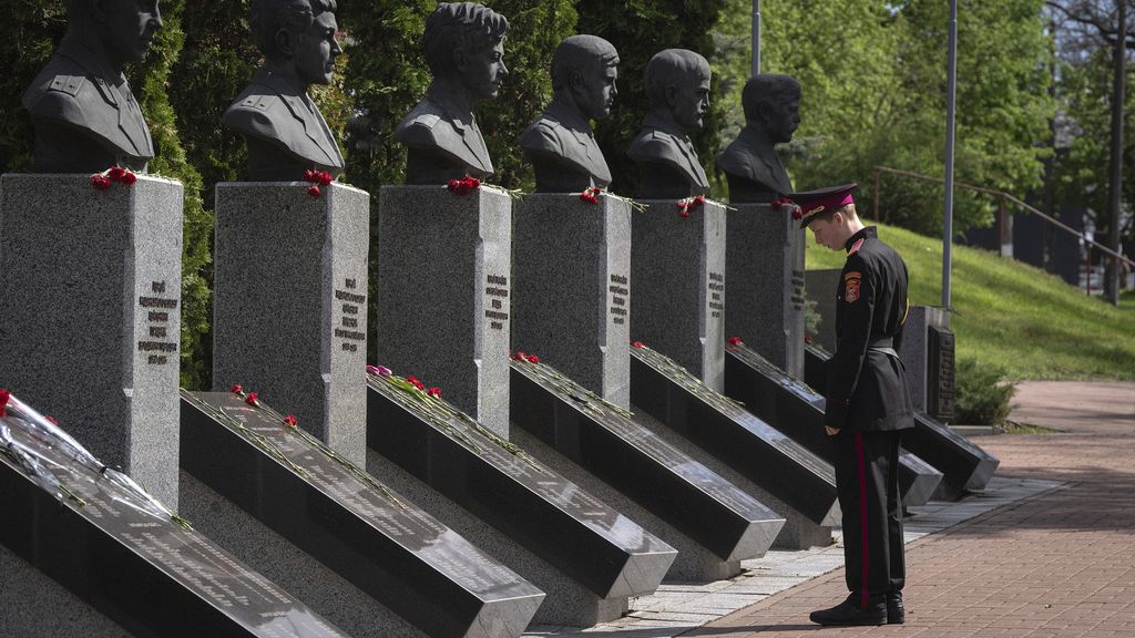 Des vétérans des opérations de nettoyage rendent hommage aux pompiers de Tchernobyl à l'occasion du 39e anniversaire de la catastrophe nucléaire de Tchernobyl,