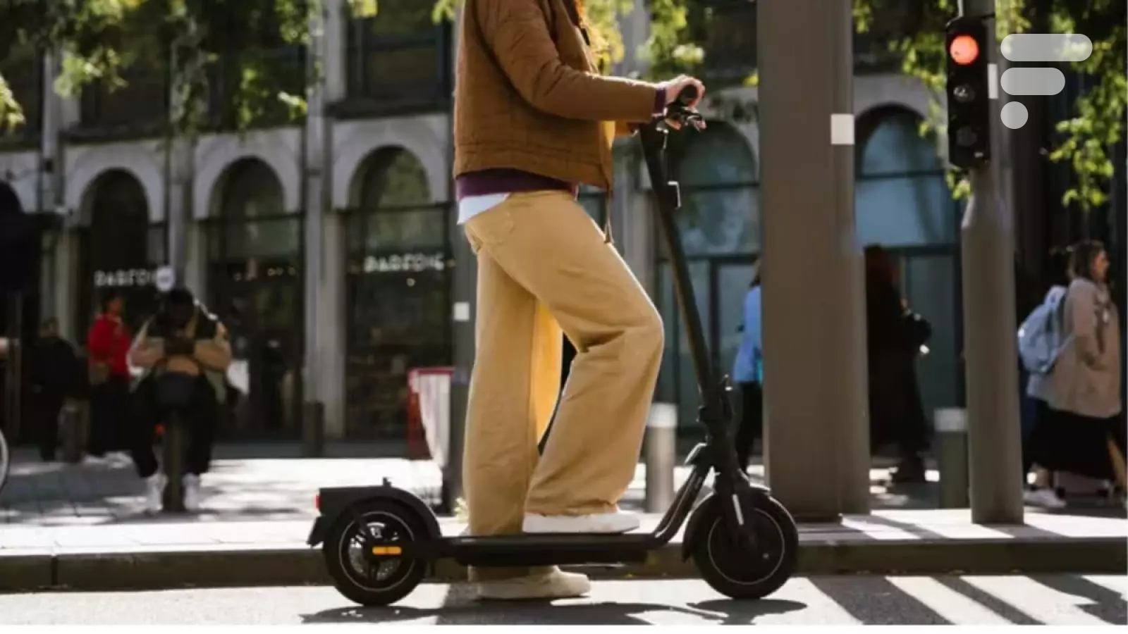 Decathlon baisse enfin le prix de sa trottinette électrique avec 35 km d’autonomie