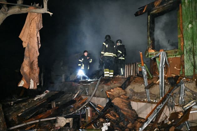 au moins trois morts et plus de 30 blessés après une vague de frappes russes à Kharkiv