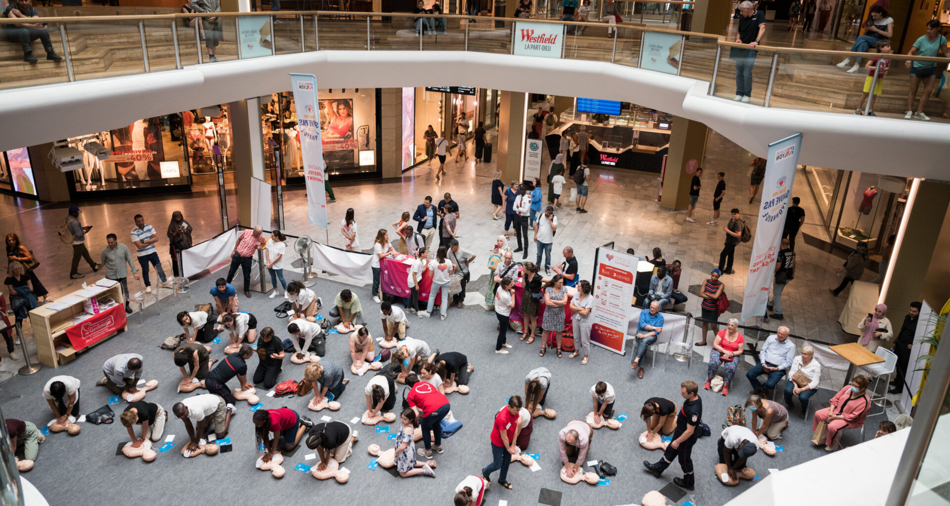 © Jérémie Morel/Westfield Part-Dieu - Les initiations aux gestes de premiers secours sont prévues de 11h à 18h, les 9 et 10 avril au centre commercial de la Part-Dieu à Lyon.