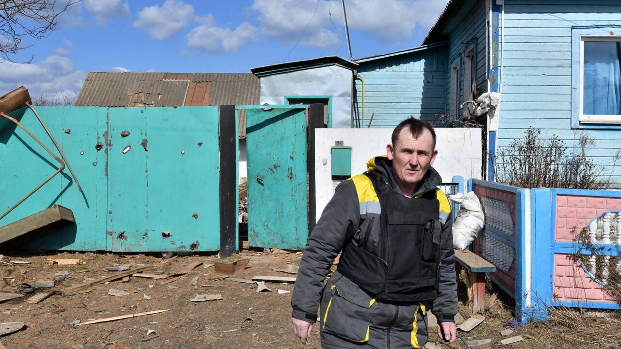 En Ukraine, des lettres distribuées sous les bombes: en tournée avec Ukrposhta, plus fiable que la poste suisse