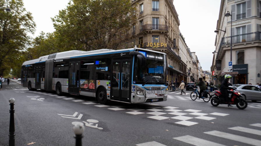 Petit à petit, le marché des bus à Paris s'ouvre à la concurrence. Le monopole de la RATP s'effrite.