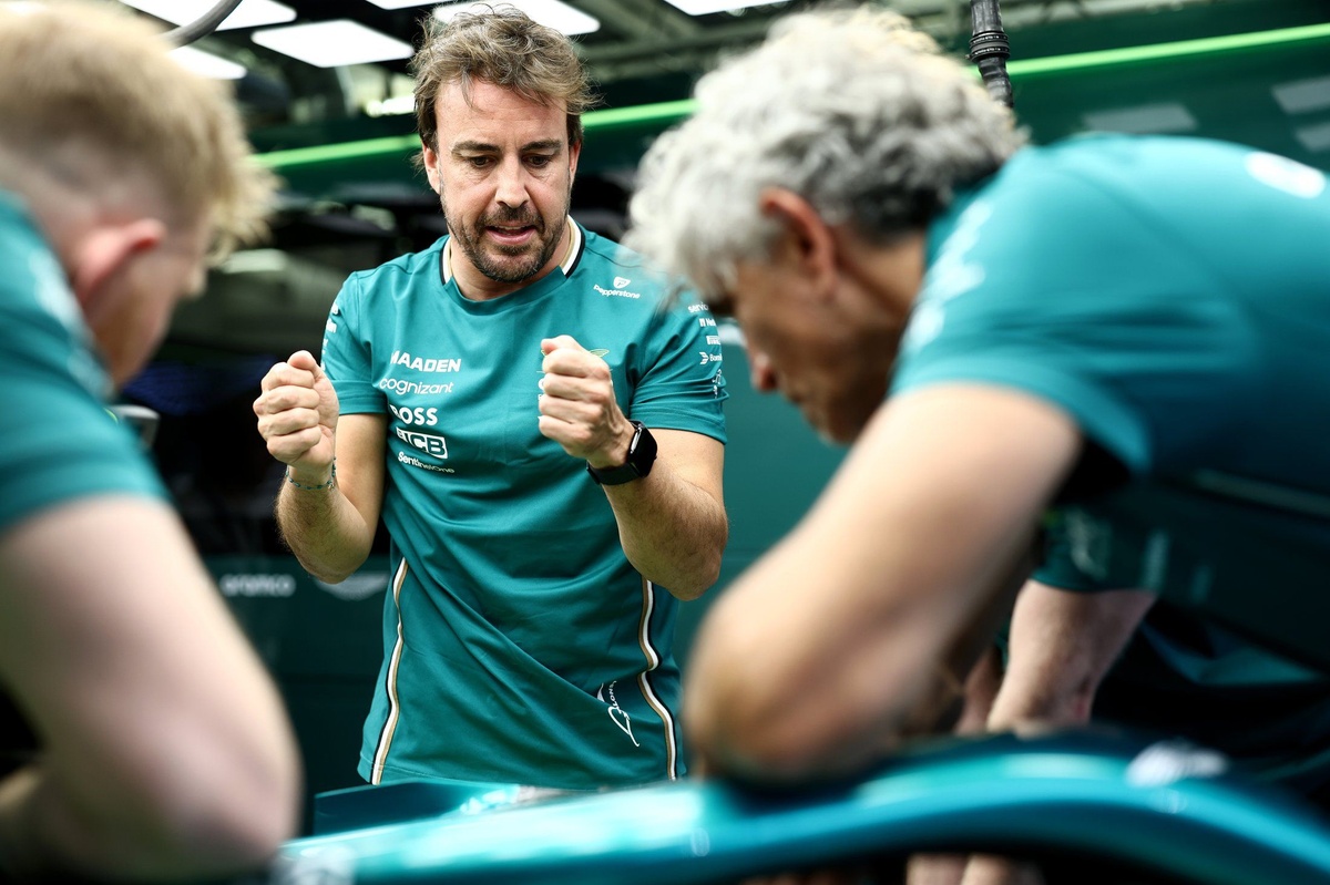 Alonso revient sur l'étrange défaillance de son volant à Bahreïn