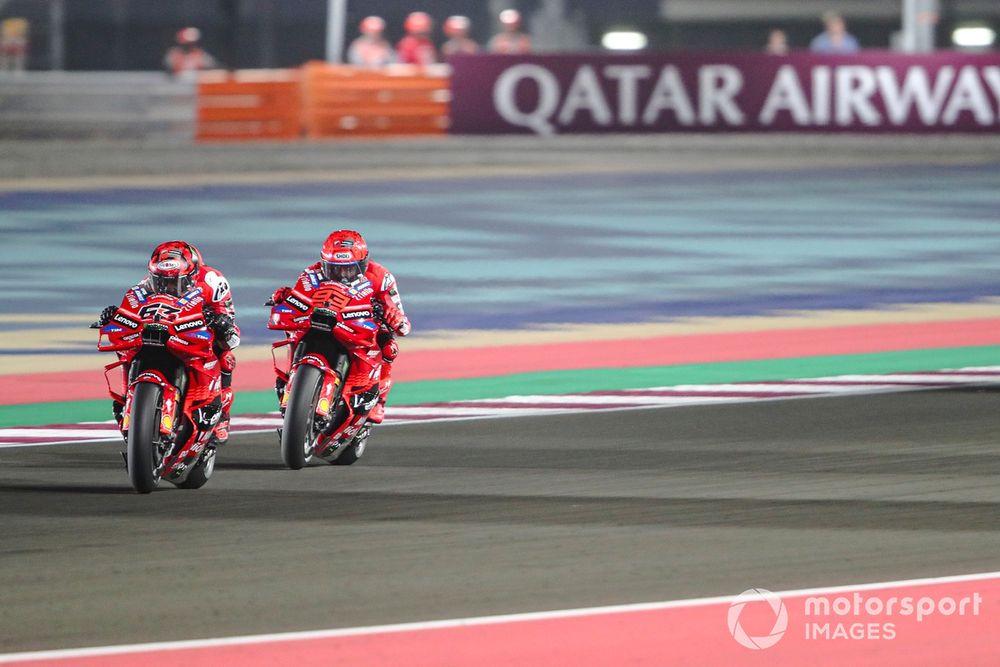 Pecco Bagnaia a passé deux tours devant Marc Marquez.