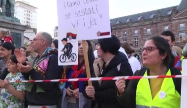 Des étudiants serbes, protestaires à vélo, arrivent à Strasbourg