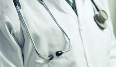 un médecin accusé du meurtre d'au moins 15 patients