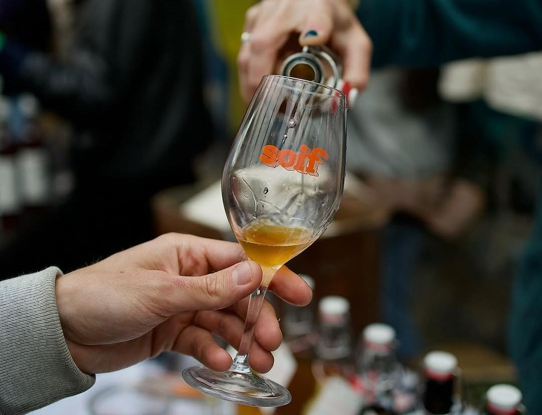le salon des vins nature qui finit en grosse bamboche (et coûte 10 euros seulement)