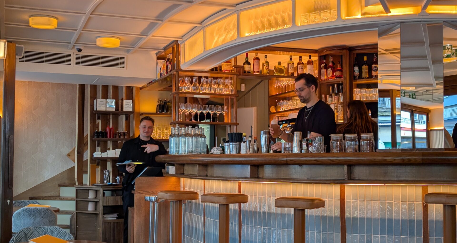 Le Dépanneur rouvre à Pigalle avec une nouvelle carte et une terrasse ensoleillée
