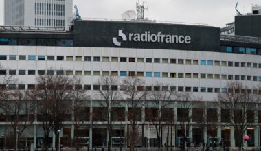 Radio France envisage de couper l’antenne FM de Mouv’, pour ne conserver qu’une version numérique