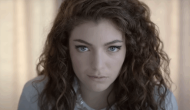 Lorde a dévoilé un nouveau titre lors d’un concert sauvage à New York, malgré l’interdiction de la police